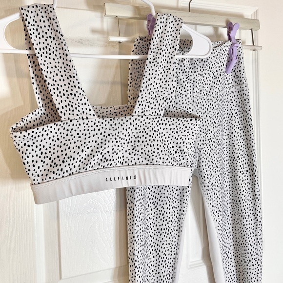 Activewear Set | Bra & Leggings - Picture 2 of 3